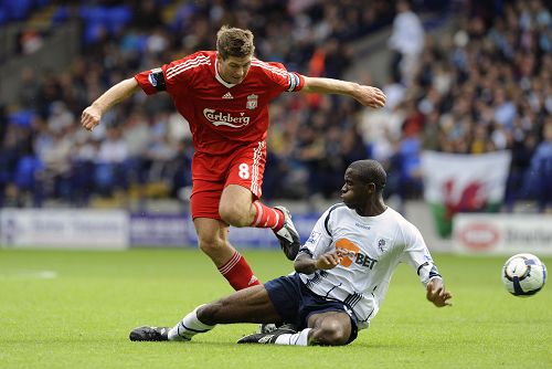 勇士主场力克雄鹿 库里31分领衔全队 双星合璧布阵显威